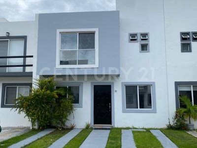 Casa en Renta en Residencial Almena, Av las Torrres, Benito Juarez, Quintana R.