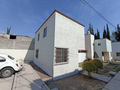 Bonita casa a 5 minutos del Tec. de Monterrey en Desarrollo San Pablo, Querétaro