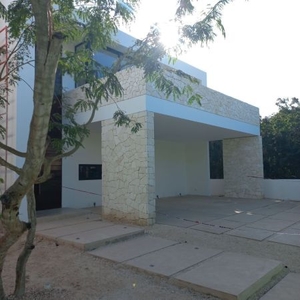 Casa en Oasis con Recamara en PB, Yucatan Country Club, en venta.