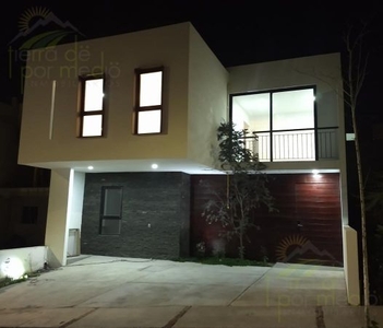 Casa en venta en Corregidora Querétaro. con rec en PB (Zona Vista Real)