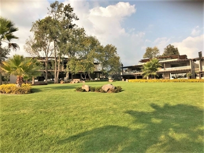 Casa en Venta en Valle de Bravo, con Acceso al Lago.