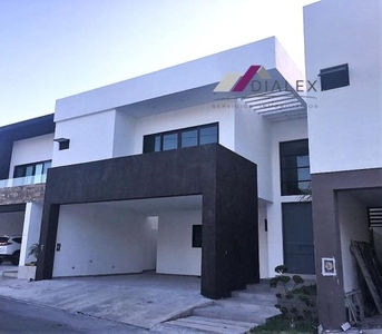 La Joya Privada Residencial -CARRETERA NACIONAL- Casa en Venta Zona Sur de Monterrey