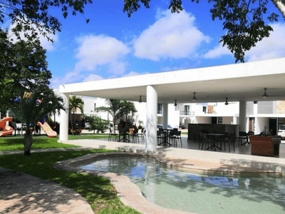 CASA EN VENTA MERIDA, TEMOZON NORTE,RESIDENCIA PRIVADA FONTANA, PARQUE FRACC, ALGARROBOS.