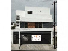 venta casa 3 niveles cumbres 4o sector, mty, n.l.