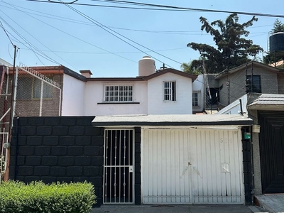 Casa en venta Calle Iztaccíhuatl 518, Vlle Dorado, Fraccionamiento Valle Dorado, Tlalnepantla De Baz, México, 54020, Mex