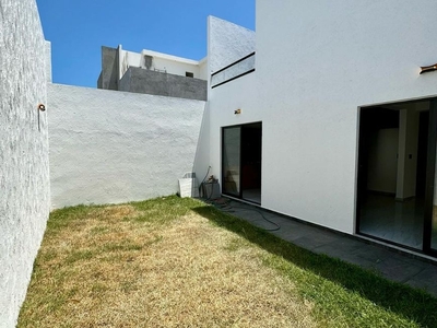 CASA EN VENTA DE 3 RECAMARAS CON BAÑO CADA UNA EN LOMAS DE LA RIOJA, RIVIERA VERACRUZANA