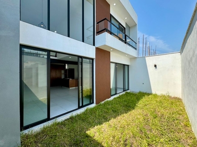 Casa residencial en VENTA con recámara en planta baja en Boca del Río