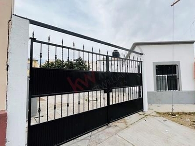 Casa De Un Solo Piso Con Terreno Excedente En Venta, Residencial Las Etnias, Torreón, Coahuila
