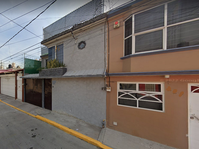 Casa en venta Calle Framboyan, Fraccionamiento Villa De Las Flores, Coacalco De Berriozábal, México, 55710, Mex