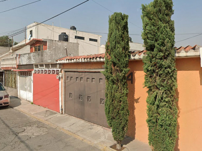 Casa en venta Calle Gladiolas 403-447, Fraccionamiento Villa De Las Flores, Coacalco De Berriozábal, México, 55710, Mex