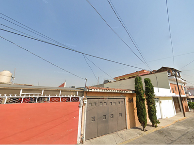 Casa en venta Calle Gladiolas 403-447, Fraccionamiento Villa De Las Flores, Coacalco De Berriozábal, México, 55710, Mex