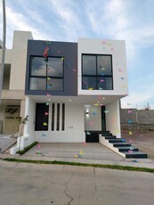 Doomos. Casa en Venta Coto Carrara, Capital Norte