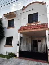 Doomos. Casa en venta en la colonia ampliación unidad nacional