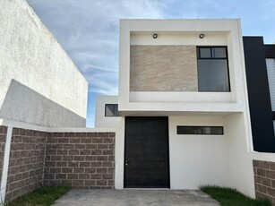 Doomos. CASA EN VENTA EN MAYORCA RESIDENCIAL LEÓN GTO A PIE DEL EJE METROPOLITANO CASA DE 2 RECÁMARAS CON ESPACIOS AMPLIOS