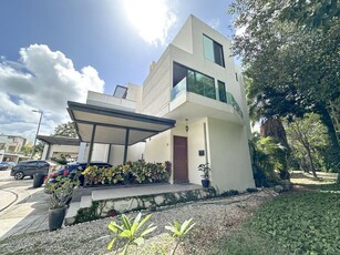 Doomos. Casa en venta residencial Aqua, Cancún, Quintana Roo