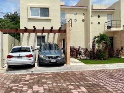 Casa en Venta 4 recámaras en Av Colegios, Cancun, Quintana Roo