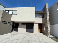 ARCO DE PIEDRA JURICA CASA CON RECÁMARA EN PLANTA BAJAEN RENTA $48,500 MX (KEK)