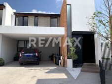 CASA EN VENTA EN ALTO LAGO