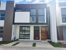 CASA EN VENTA FRENTE PARQUE METROPOLITANO