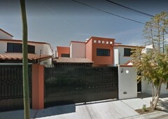 jurica casa con amplio jardín querétaro 23-1331