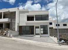 LOMALTA Tres Marías Pre-venta casa nueva en Fracc. privado, casa club, gimnasio