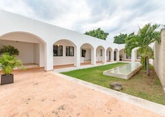 Lujosa casa de una planta en venta ubicada en Cholul al norte de Mérida