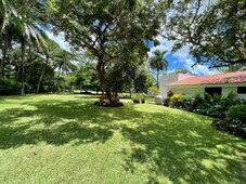 Venta de hermosa y amplia residencia con vista al campo, Club de Golf la Ceiba