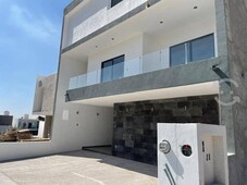 casa en venta en lomas de juriquilla