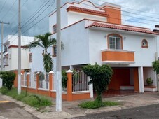 Casas en venta - 174m2 - 5 recámaras - Culiacan - $3,800,000