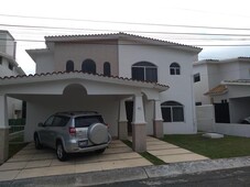 en venta, lomas de cocoyoc casa muy amplia - 3 recámaras - 300 m2