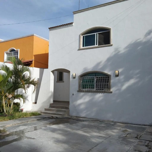 Casa Con Alberca Junto Al Malecón, Campeche