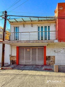Casa en venta con local en Los Altos Tlaquepaque, Jalisco