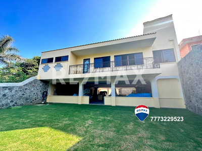 Venta De Casa En La Col. Bellavista, Cuernavaca, Morelos...clave 4391