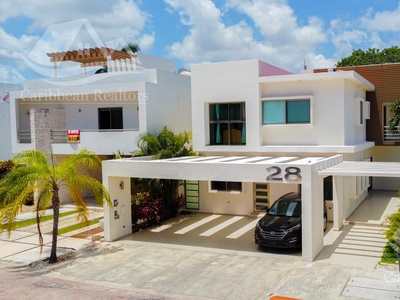 Doomos. Casa en Venta en Cumbres Cancun / Codigo: HCS5878