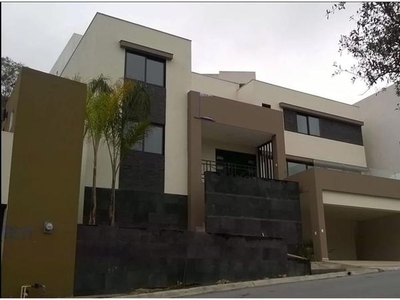 Doomos. CASA EN VENTA FRACC. VALLE DE BOSQUENCINOS $9,980,000