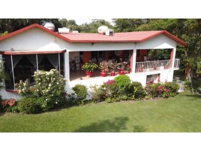 Casa con 1612 M2 de terreno en venta, Granjas Mérida Temixco Morelos