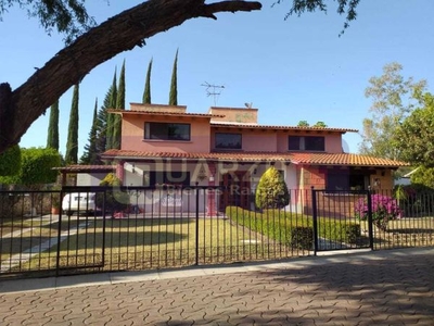 Casa en Colinas del Bosque 1a Sección, muy amplia y en excelente estado