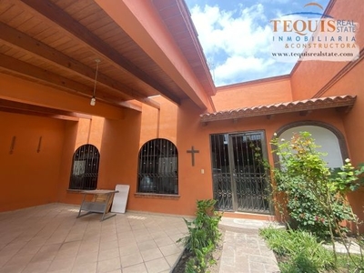Casa en venta de una planta en El Pedregal, Tequisquiapan.