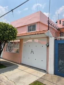 Casa en Venta para Actualizar en Col. Jacarandas