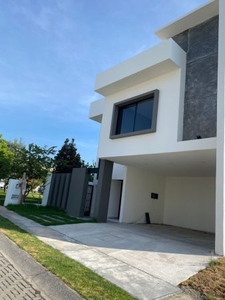 CASA NUEVA EN VENTA EN ARBOLADA BOSQUES DE SANTA ANITA, GALERIAS SUR, PUNTO SUR