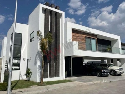 Casa nueva en Venta en conjunto urbano Hacienda San Antonio, Metepec