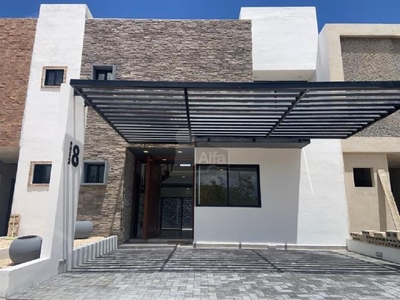 Casa en Venta Residencial RIO de 4 recamaras, SMZ 331 Cancun Quintana Roo, Zona Huayacán