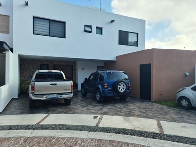 En Venta Residencia en Valle Tinto, 4 Recamaras, 6 Baños, Sótano, 3 Autos, Roof