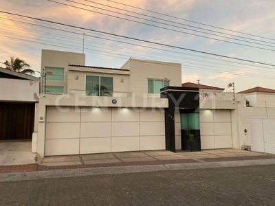 RESIDENCIA DE LUJO EN RENTA, ZONA SEATTLE PLAZA PATRIA, ZAPOPAN, JALISCO