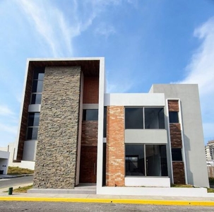 RESIDENCIA EN VENTA EN PLAYAS DEL CONCHAL DE 4 RECÁMARAS ALBERCA