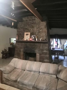 Se vende bonita casa 1070 mts. en zona centro de Arteaga Coahuila