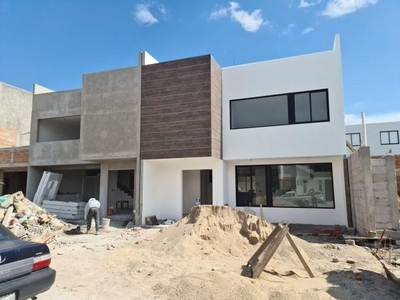 Se Vende Residencia en Cañadas del Arroyo, Jardín, 3 Recamaras, 4 Baños, Lujo