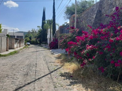 TERRENO ESPECTACULAR EN PRIVADA PEREGRINA EN SANTA ROSA JAUREGUI