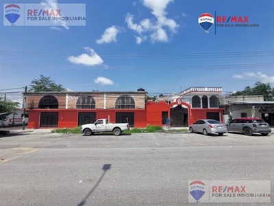 Venta de casa con locales comerciales en Xoxocotla, Morelos…Clave 4101