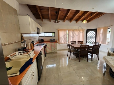 Casa en renta con 2 habitaciones en planta baja y vista increíble, ubicada en Vista Real Corregidora, Querétaro.